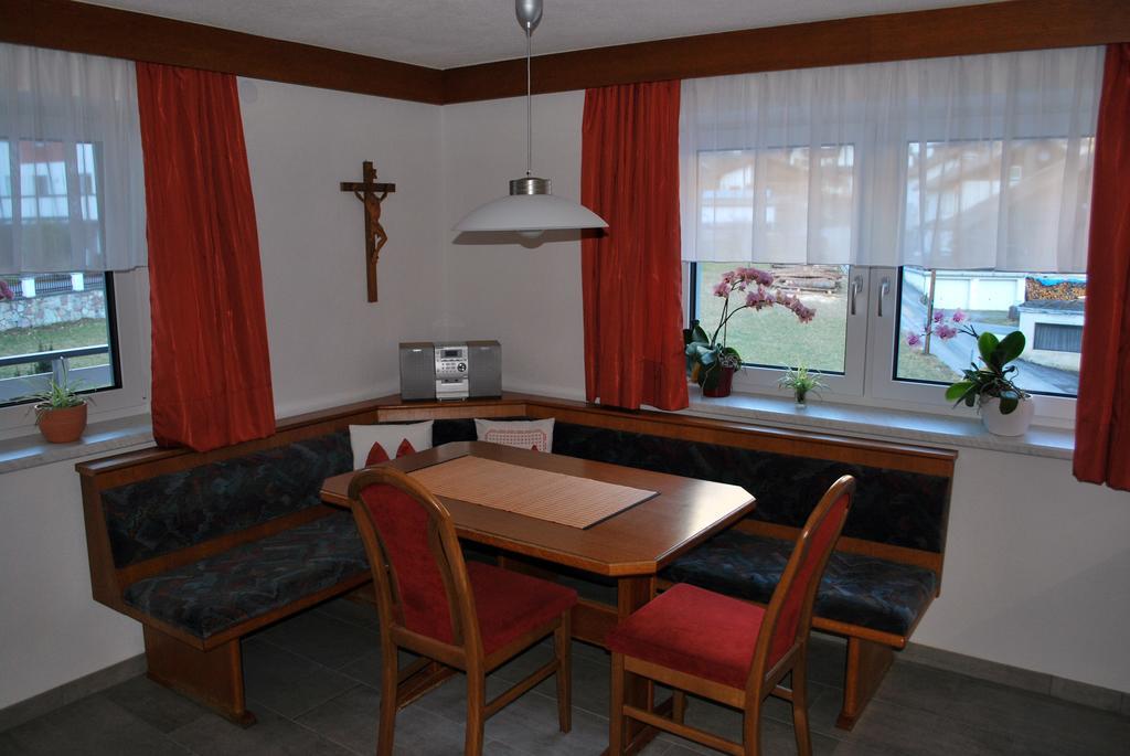 Ferienwohnung Nuener Grins ภายนอก รูปภาพ